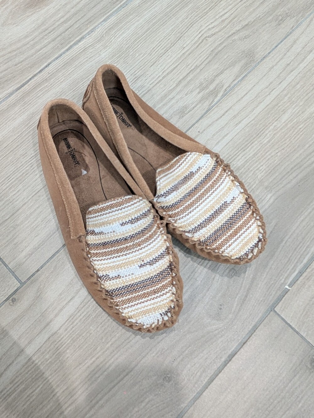 Minnetonka Moccasin Shoes Size 8